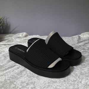 Soda Farley Women's Black Platform Slides